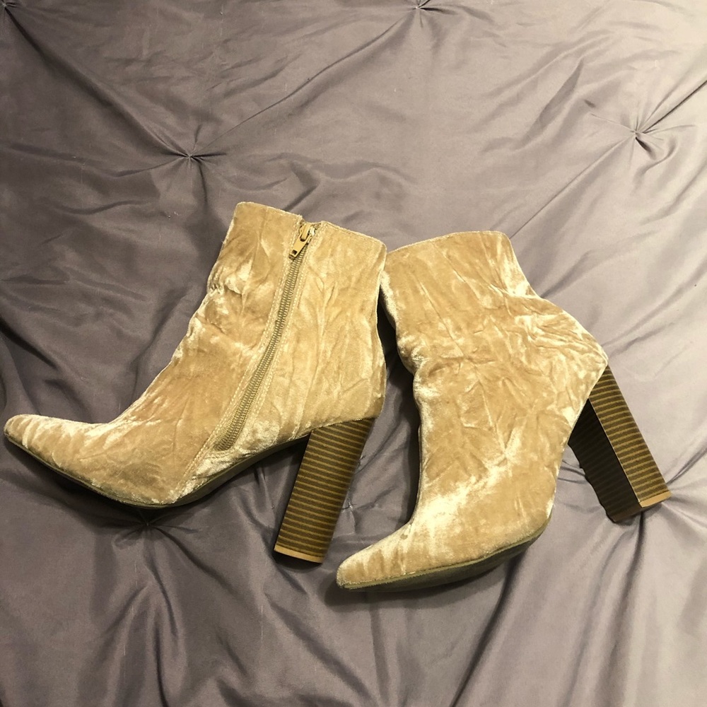 Velvet boot